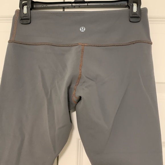 Lululemon Cropped Gray Leggings Size 6 - Picture 3 of 4